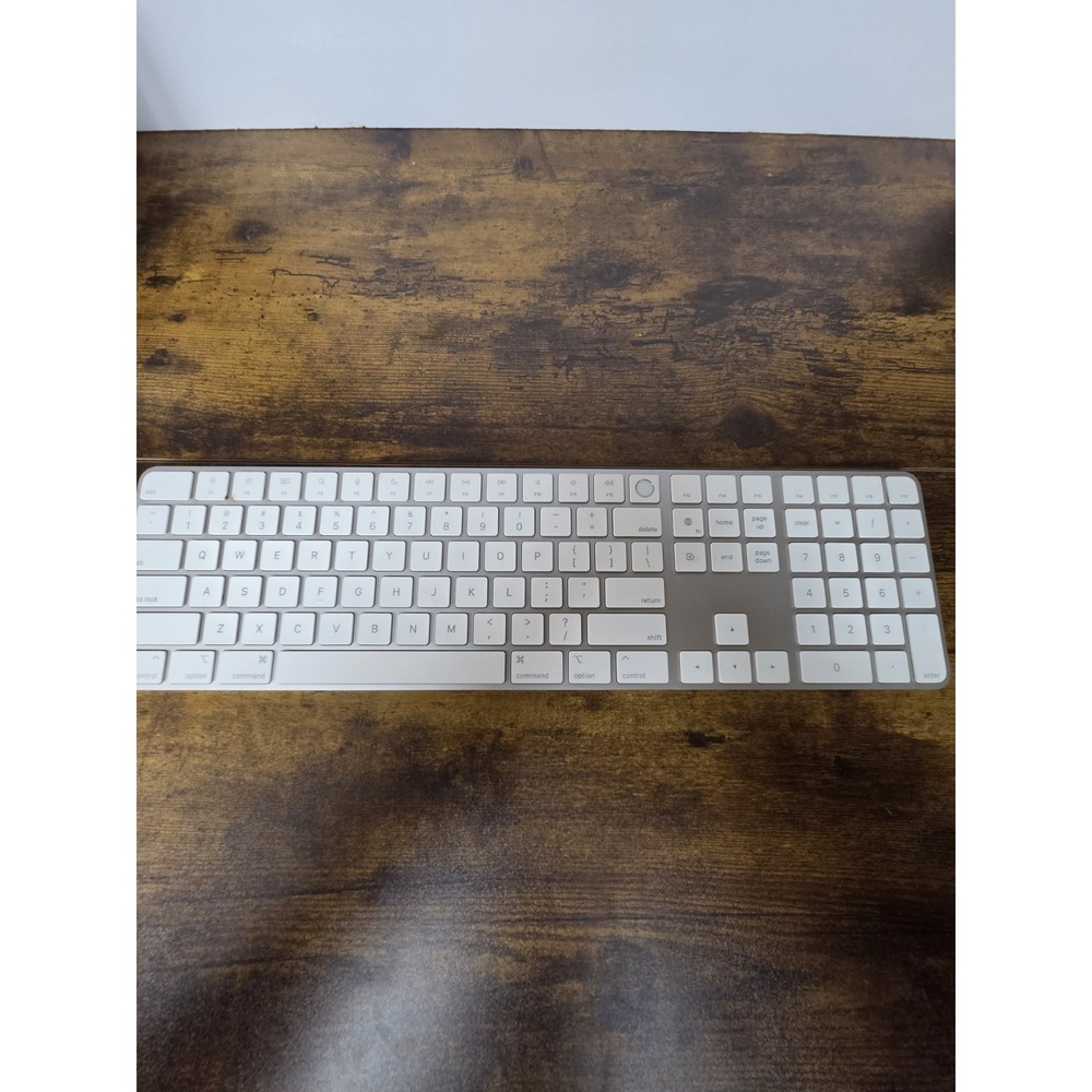 Apple A2520 Magic Keyboard With Touch ID and Numeric Keypad WHITE Tested